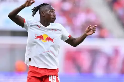 يان ديوماندي.. الموهبة الصاعدة في البوندسليجا التي يتنافس عليها توتنهام وليفربول